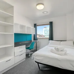  Holiday home Bright & In Luton, Sleeps 2 United Kingdom